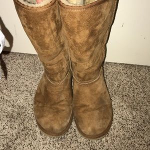 Tall chestnut Uggs size 8